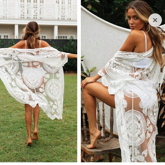 Beautiful woman coverup - Picture 5 of 8